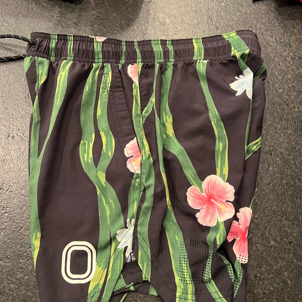 BNWOT overtime floral shorts